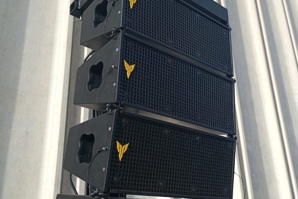 line array profesional para grandes y medianos eventos